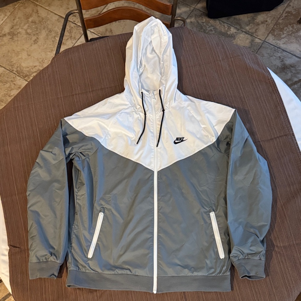 Nike Men's White and Gray Hooded Windbreaker